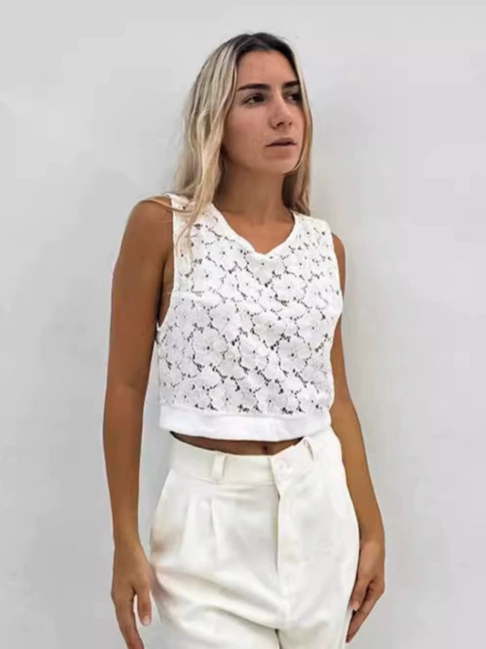 Forever 21 Summer White Lace Cutout Pullover Cropped Tank Top